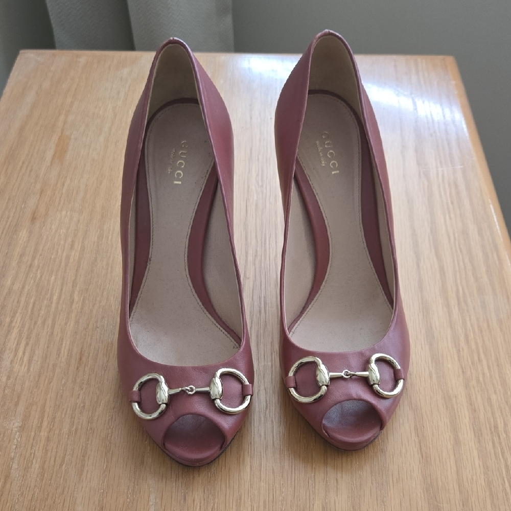Gucci Mauve Peep-Toe Heels with Silver Accents